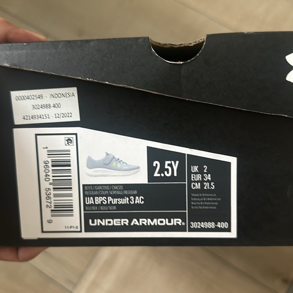 Under Armour Shoes - Picture 4 of 4